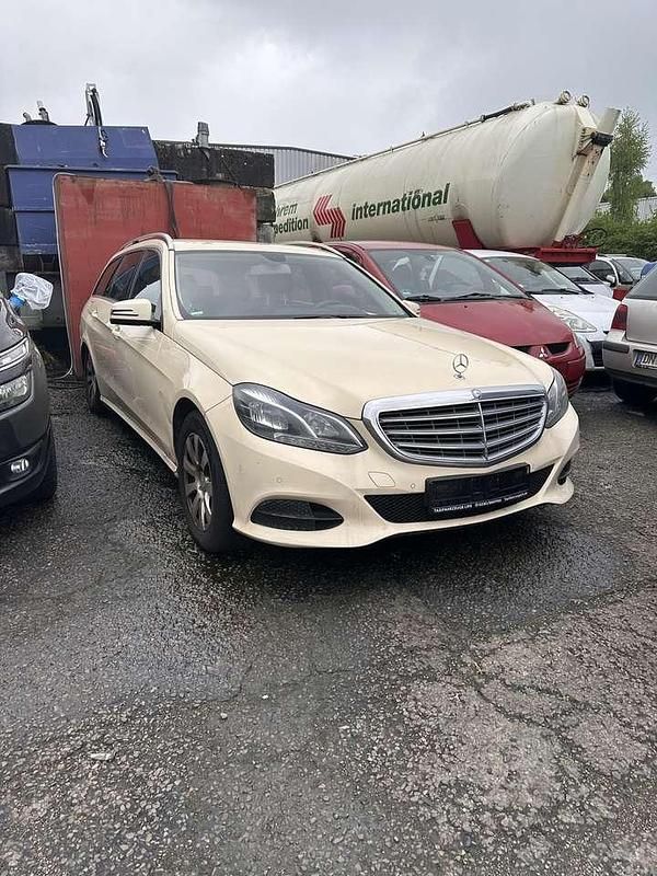 Gebraucht 2016 Mercedes E200 Edition Kombi | 3.000 € - Bild 1/4