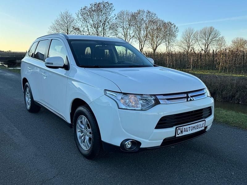 Gebraucht Mitsubishi Outlander Edition 150 PS (110 kW) 2015 Weiß SUV