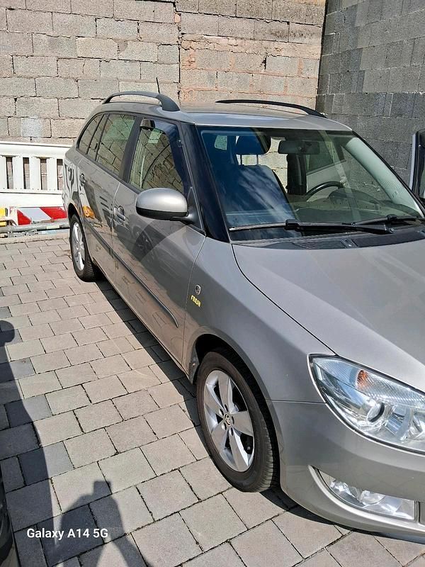 Gebraucht Skoda Fabia 90 PS (66 kW) 2013 Grau Kombi