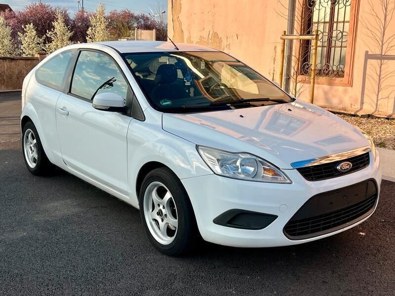 Weiß Gebraucht 2009 Ford Focus Coupé | 1.450 € (Etwas zu teuer) - Bild 1/4