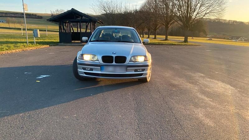 Gebraucht BMW 325 192 PS (141 kW) 2001 Silber Limousine