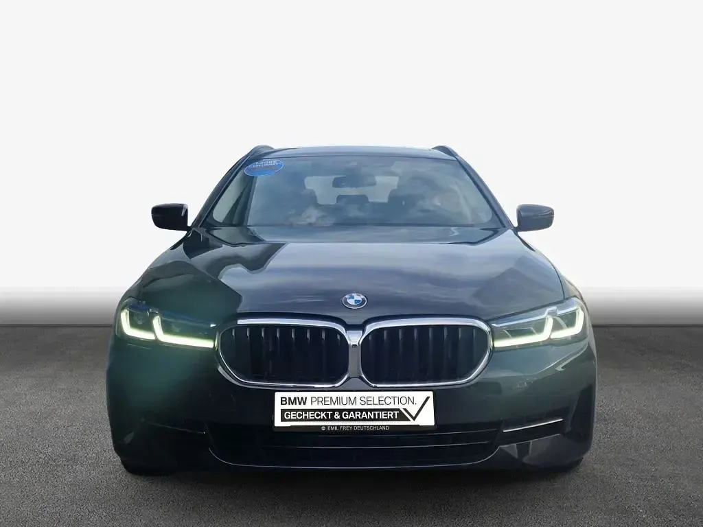 Gebraucht BMW 520 Sport Line 190 PS (139 kW) 2024 Grau Kombi