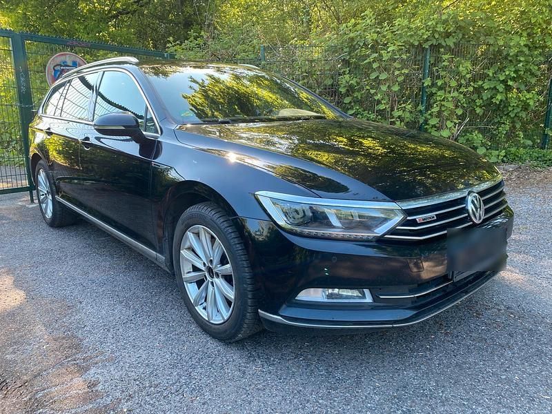 Schwarz Gebraucht 2015 VW Passat R-line Kombi | 9.700 € (Guter Preis) - Bild 1/4