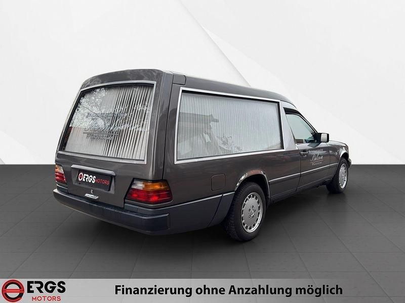 Gebraucht Mercedes E230 132 PS (97 kW) 1989 Grau Kombi