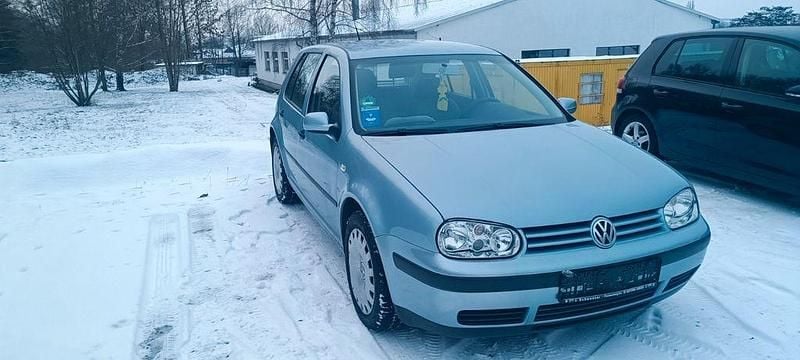 Blau Gebraucht 2002 VW Golf Limousine | 1.990 € (Guter Preis) - Bild 1/4