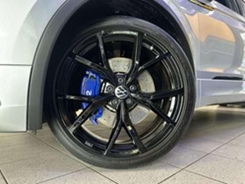 Gebraucht VW Tiguan R 320 PS (235 kW) 2023 Reflexsilber metallic SUV