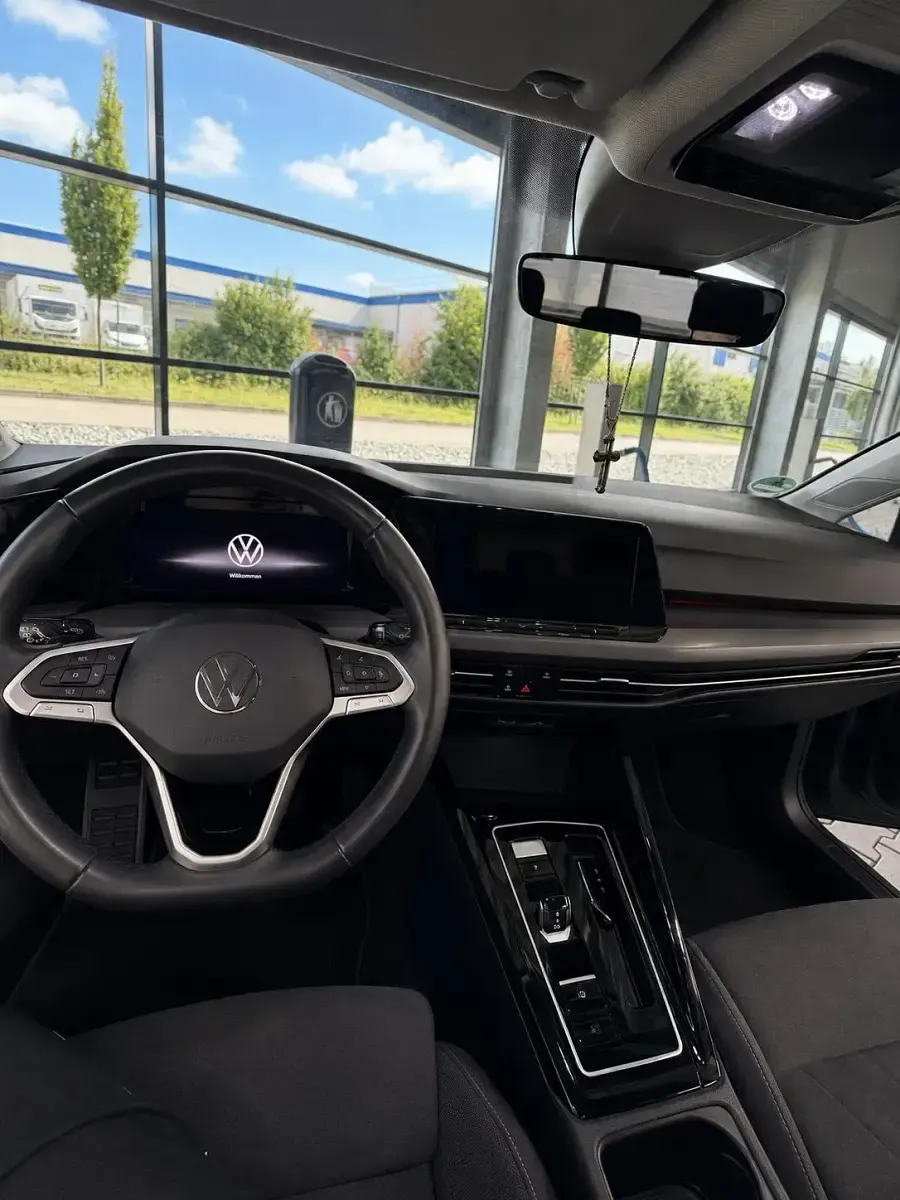 Gebraucht VW Golf VIII Style 190 PS (139 kW) 2023 Grau Limousine
