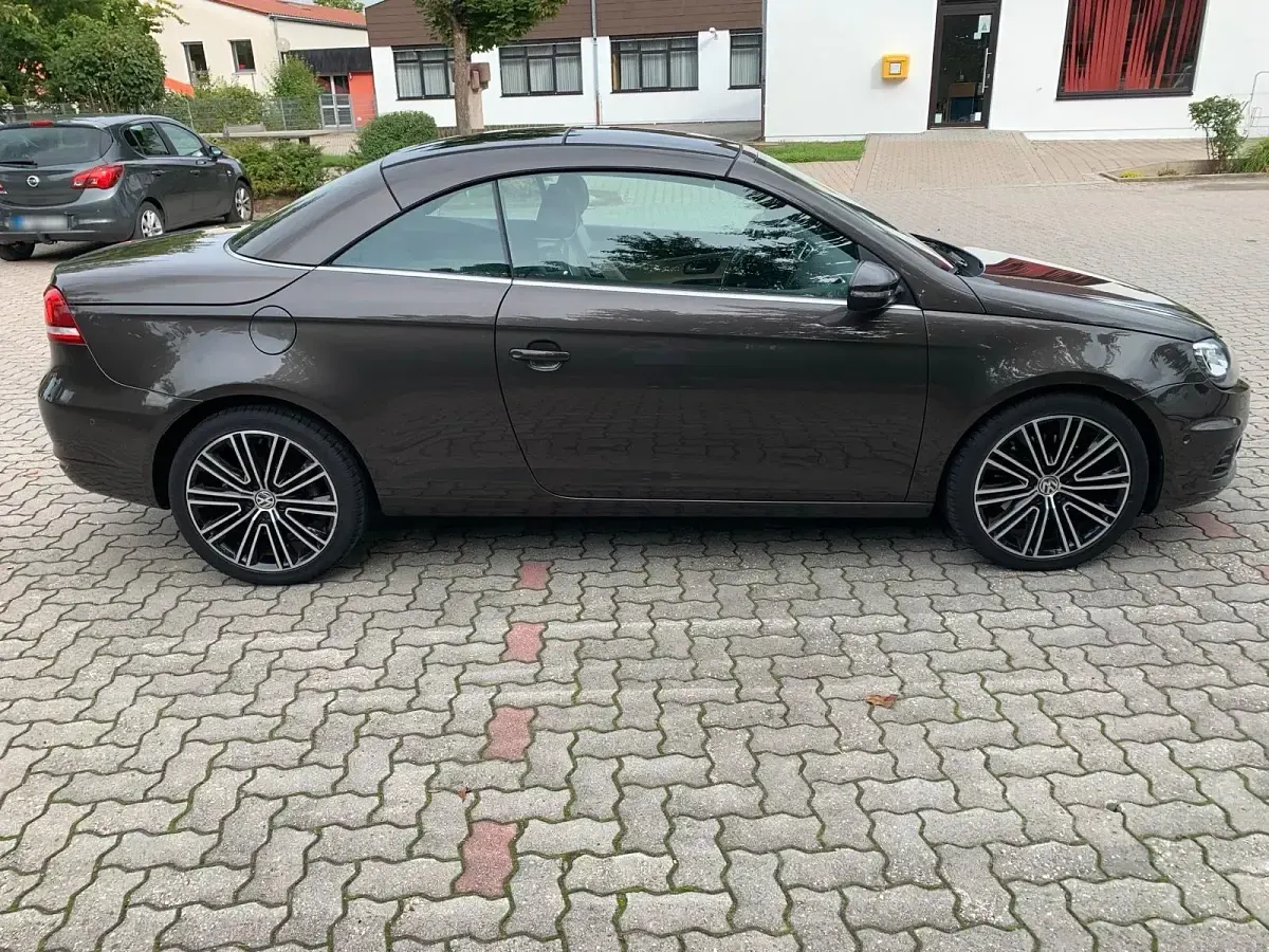 Usata VW Eos 160 CV (117 kW) 2012 Marrone Cabrio