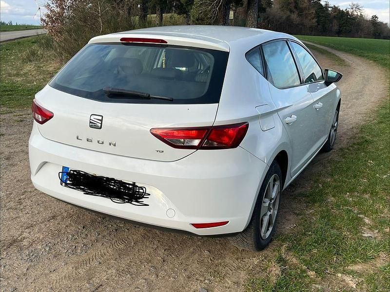 Gebraucht Seat Leon Style 105 PS (77 kW) 2013 Weiß Limousine