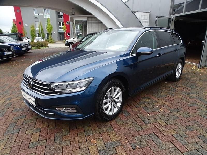 Blau Gebraucht 2023 VW Passat Kombi | 24.750 € (Etwas zu teuer) - Bild 1/4