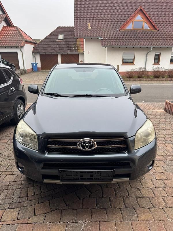 Grau Gebraucht 2009 Toyota RAV4 SUV | 6.700 € (Fairer Preis) - Bild 1/4