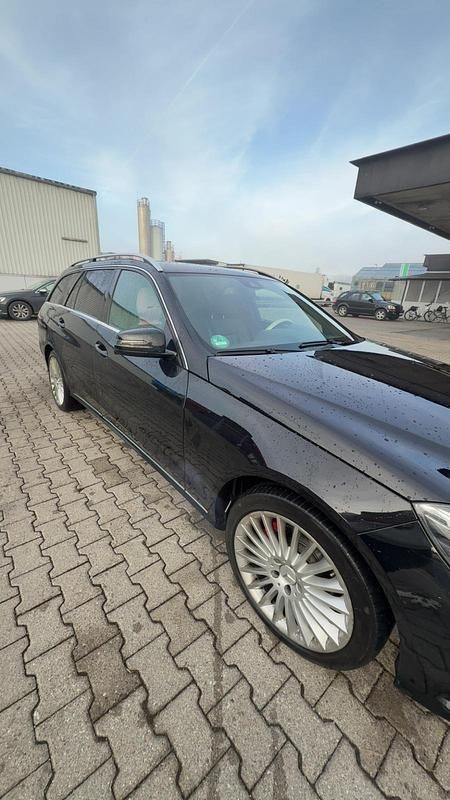 Gebraucht Mercedes E220 Elegance 170 PS (125 kW) 2013 Schwarz Kombi