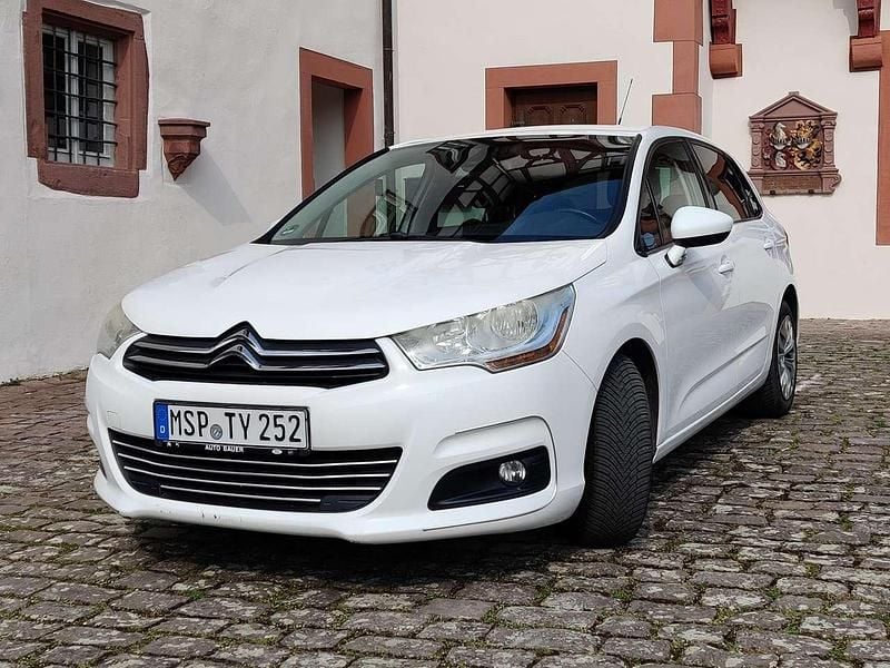 Gebraucht Citroën C4 Tendance 120 PS (88 kW) 2012 Weiß Limousine
