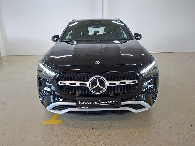 Gebraucht Mercedes GLA200 163 PS (119 kW) 2024 Unilack nachtschwarz SUV