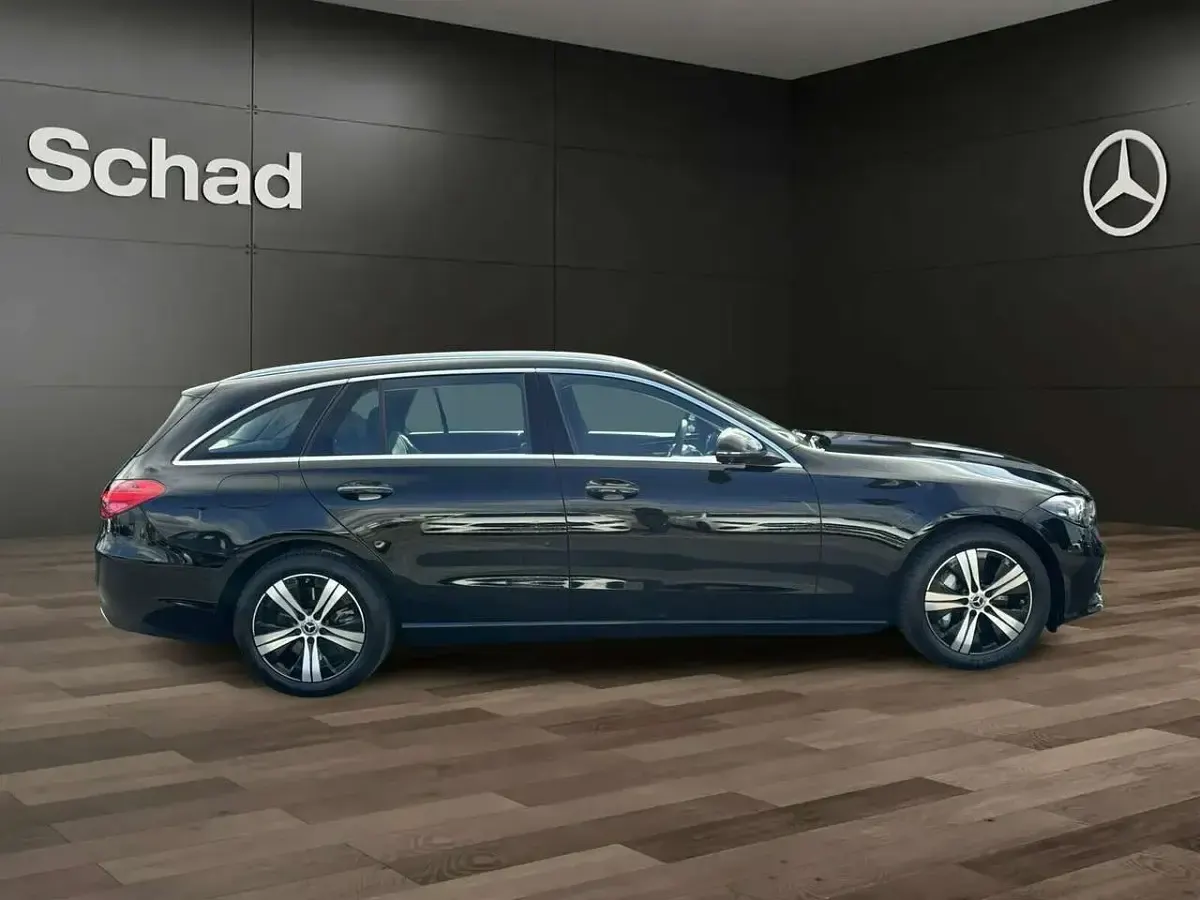 Gebraucht Mercedes C300e Avantgarde 204 PS (150 kW) 2024 Unilack schwarz uni Kombi