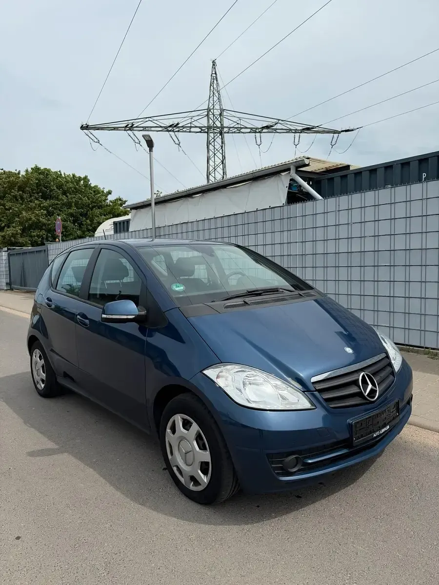 Gebraucht Mercedes A180 109 PS (80 kW) 2011 Blau Kleinwagen