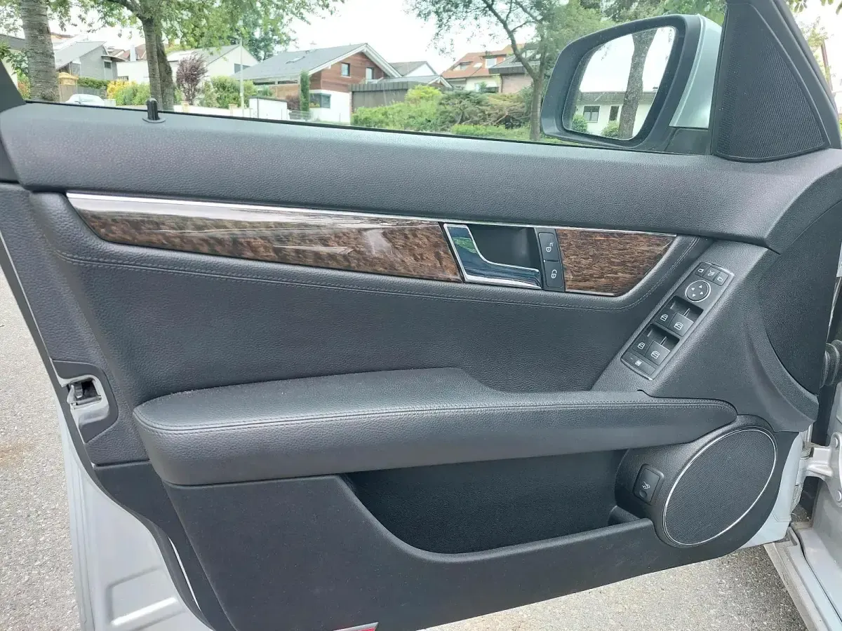 Gebraucht Mercedes C200 184 PS (135 kW) 2009 Silber Limousine