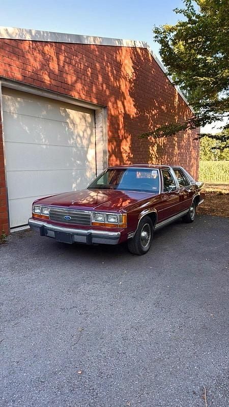 Rot Gebraucht 1989 Ford Crown Victoria Limousine | 11.900 € - Bild 1/4