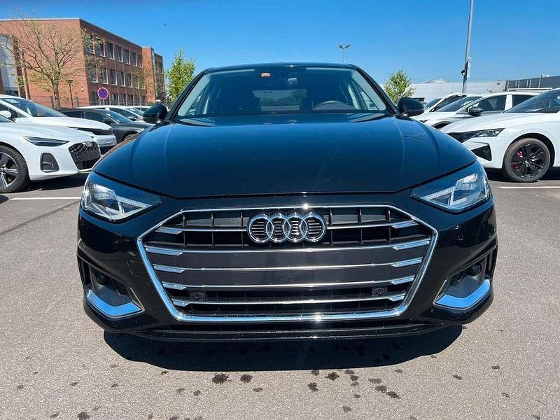 Second-hand Audi A4 Advanced 163 CP (119 kW) 2022 Negru Berlinǎ