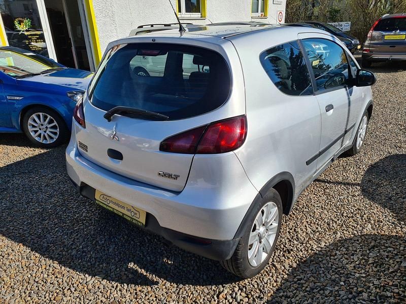Gebraucht Mitsubishi Colt Edition 75 PS (55 kW) 2011 Silber Kleinwagen