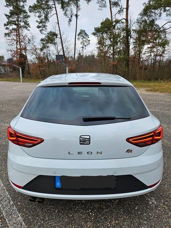 Usado Seat Leon FR 125 HP (91 kW) 2018 Branco Sedan
