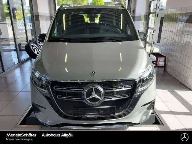 Gebraucht Mercedes EQV300 150 kW (204 PS) 2024 Alpingrau Van / Kleinbus