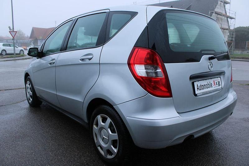 Gebraucht Mercedes A160 95 PS (69 kW) 2011 Silber Limousine