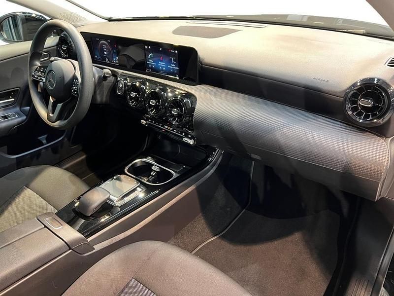 Gebraucht Mercedes A250 160 PS (117 kW) 2022 Schwarz Limousine