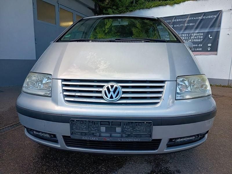 Second-hand VW Sharan 116 CP (85 kW) 2003 Argintiu Monovolum