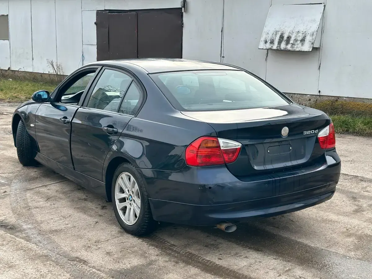 Gebraucht BMW 320 163 PS (119 kW) 2006 Blau Limousine