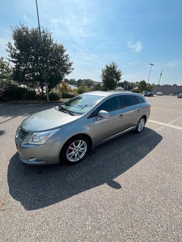 Silber Gebraucht 2011 Toyota Avensis T2 Kombi | 6.500 € (Fairer Preis) - Bild 1/4