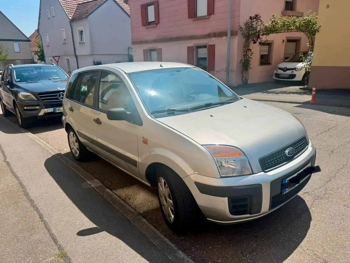 Gebraucht Ford Fusion 100 PS (73 kW) 2009 Silber Kleinwagen