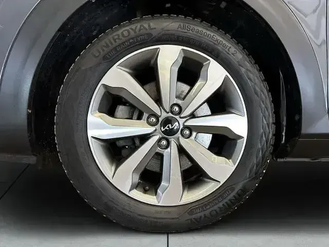 Gebraucht Kia Stonic Vision 101 PS (74 kW) 2023 (apx) perennialgrau met./orang (metallic) SUV