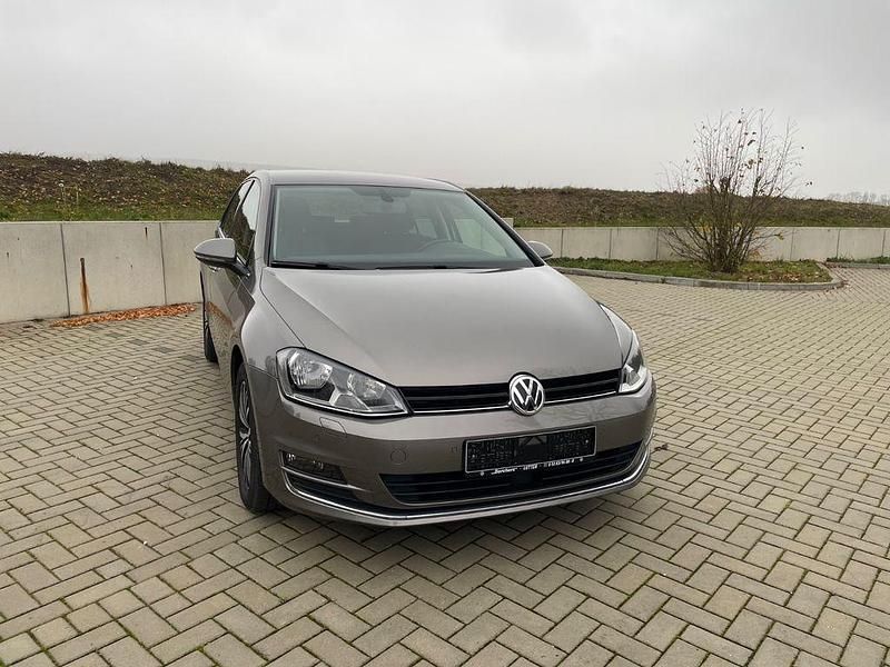 Grau Gebraucht 2016 VW Golf VII Allstar Limousine | 10.500 € (Superpreis) - Bild 1/4