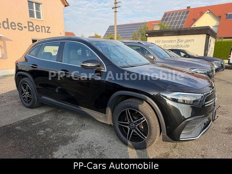 Kosmosschwarzmet. Gebraucht 2023 Mercedes EQA300 Advanced SUV | 28.750 € (Fairer Preis) - Bild 1/4