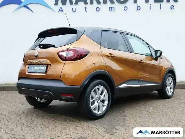 Begagnad Renault Captur LIMITED 2019 Svart SUV