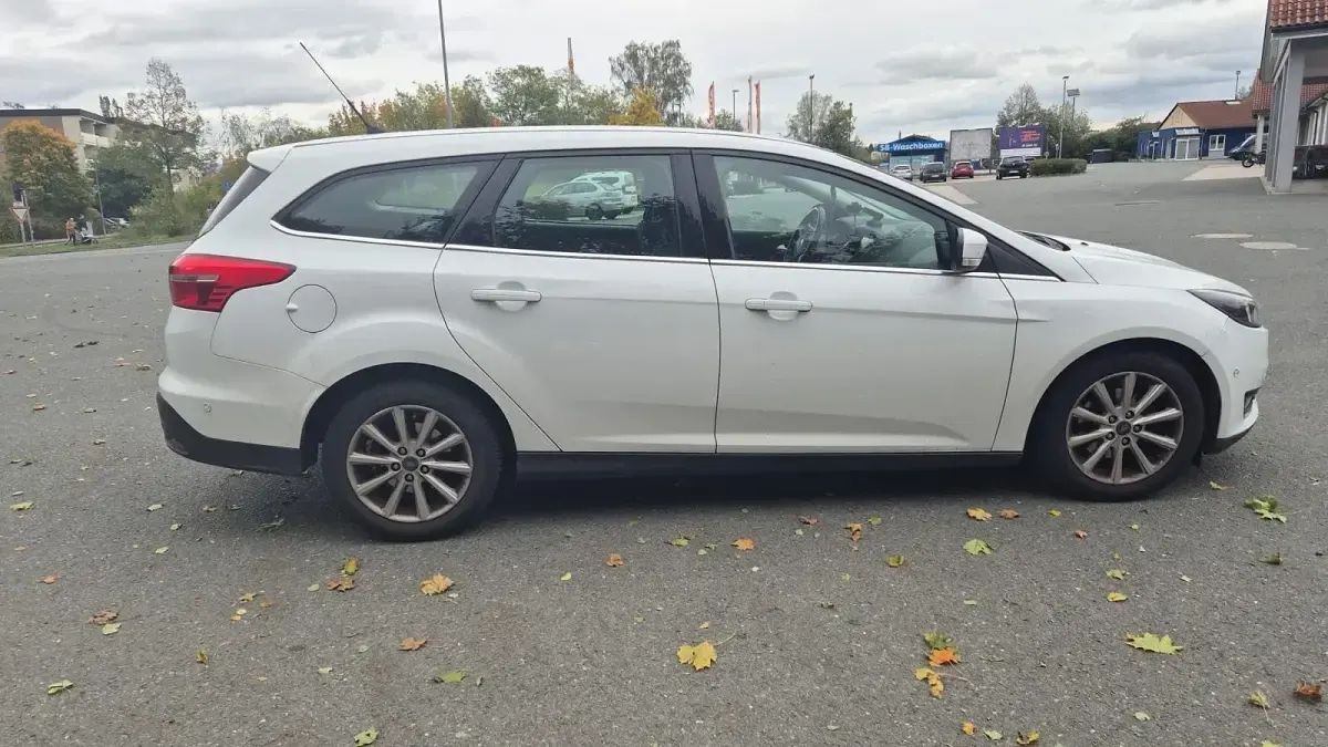 Gebraucht Ford Focus 125 PS (91 kW) 2016 Weiß Kombi