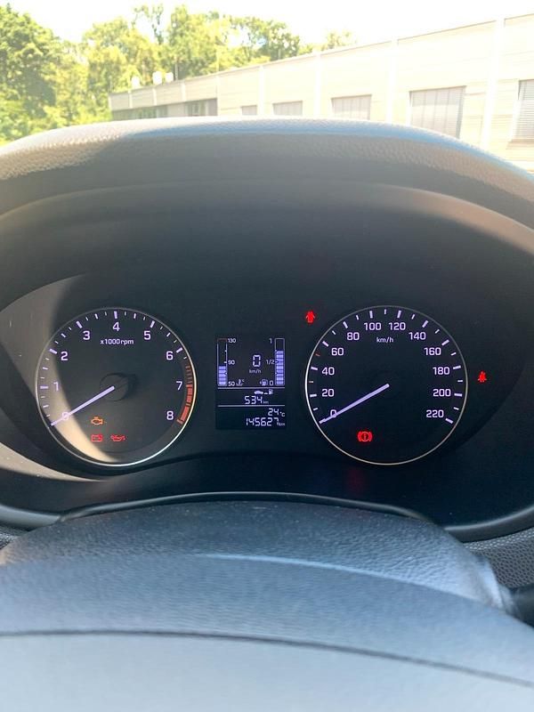 Gebraucht Hyundai i20 101 PS (74 kW) 2015 Weiß Kleinwagen