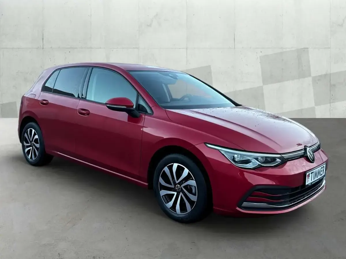 Gebraucht VW Golf VIII Active 131 PS (96 kW) 2022 Rot Limousine