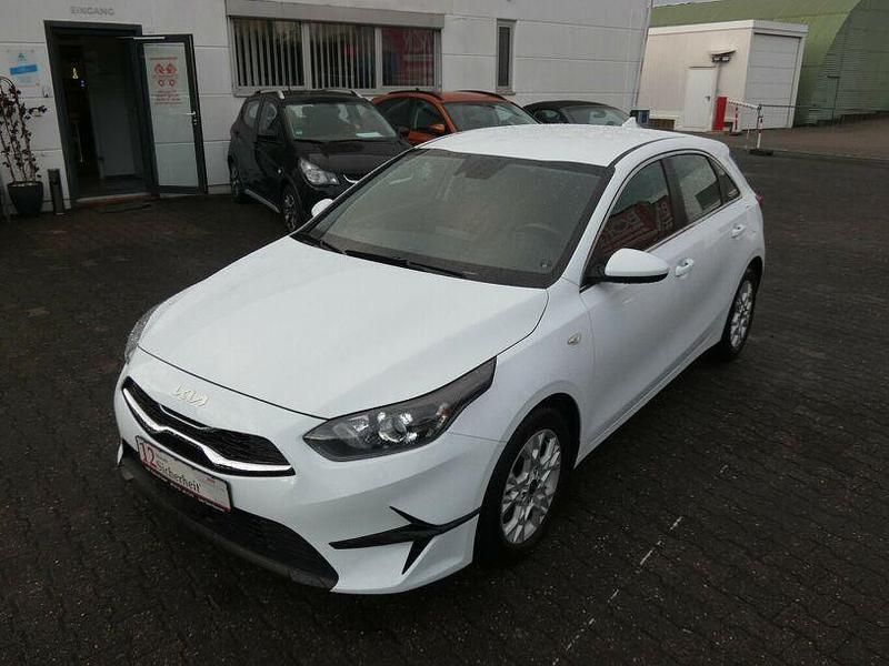 Gebraucht Kia Ceed Vision 160 PS (117 kW) 2023 Weiß Kleinwagen