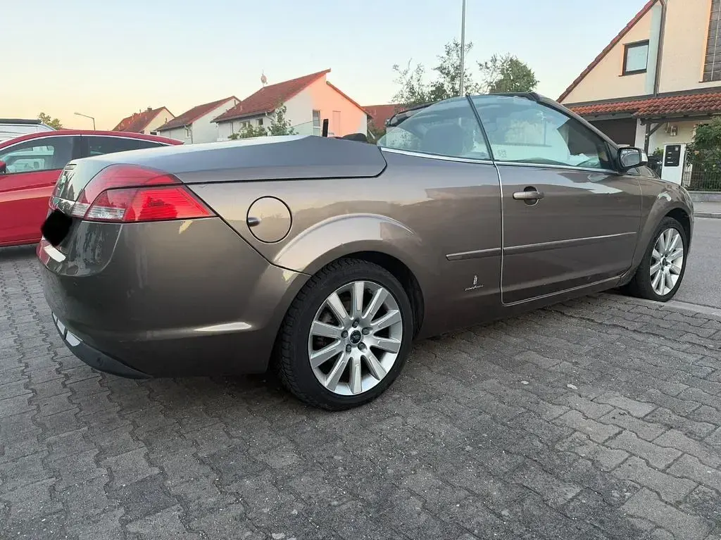 Gebraucht Ford Focus Cabriolet Titanium 145 PS (106 kW) 2009 Braun Cabrio