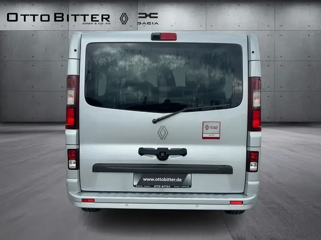 Neu Renault Trafic 150 PS (110 kW) 2026 Silber Van / Kleinbus