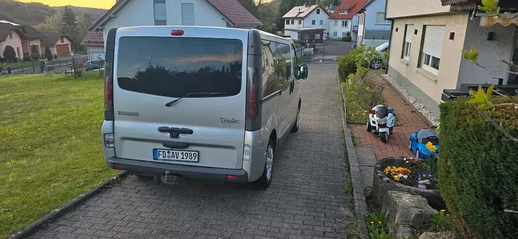 Gebraucht Renault Trafic 101 PS (74 kW) 2006 Silber Van / Kleinbus