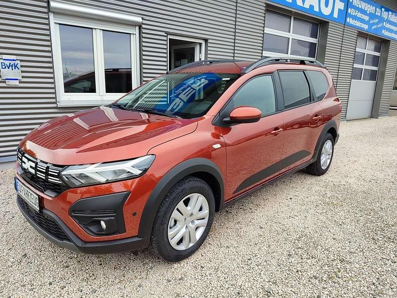 Second-hand Dacia Jogger Expression 110 CP (80 kW) 2024 Maro Monovolum