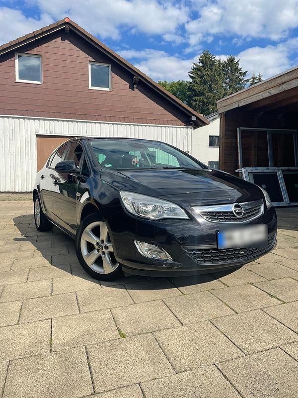 Schwarz Gebraucht 2011 Opel Astra Limousine | 3.500 € (Fairer Preis) - Bild 1/4