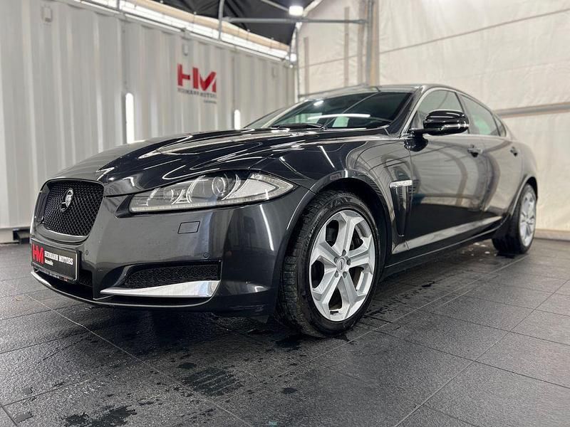 Grau Gebraucht 2013 Jaguar XF Limousine | 11.890 € (Guter Preis) - Bild 1/4