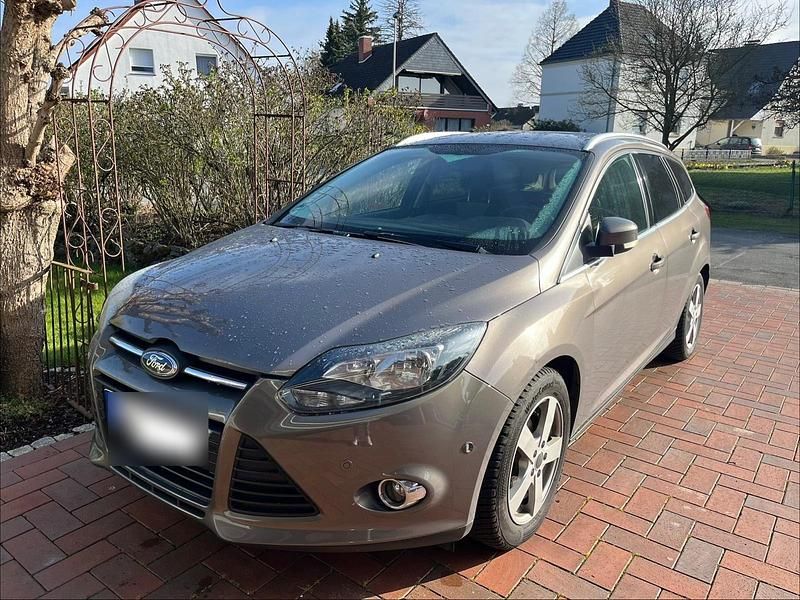 Gebraucht Ford Focus 105 PS (77 kW) 2012 Braun Kombi