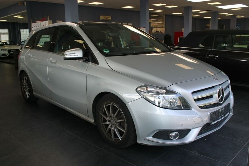 Silber Gebraucht 2013 Mercedes B200 Van / Kleinbus | 13.980 € (Fairer Preis) - Bild 1/4