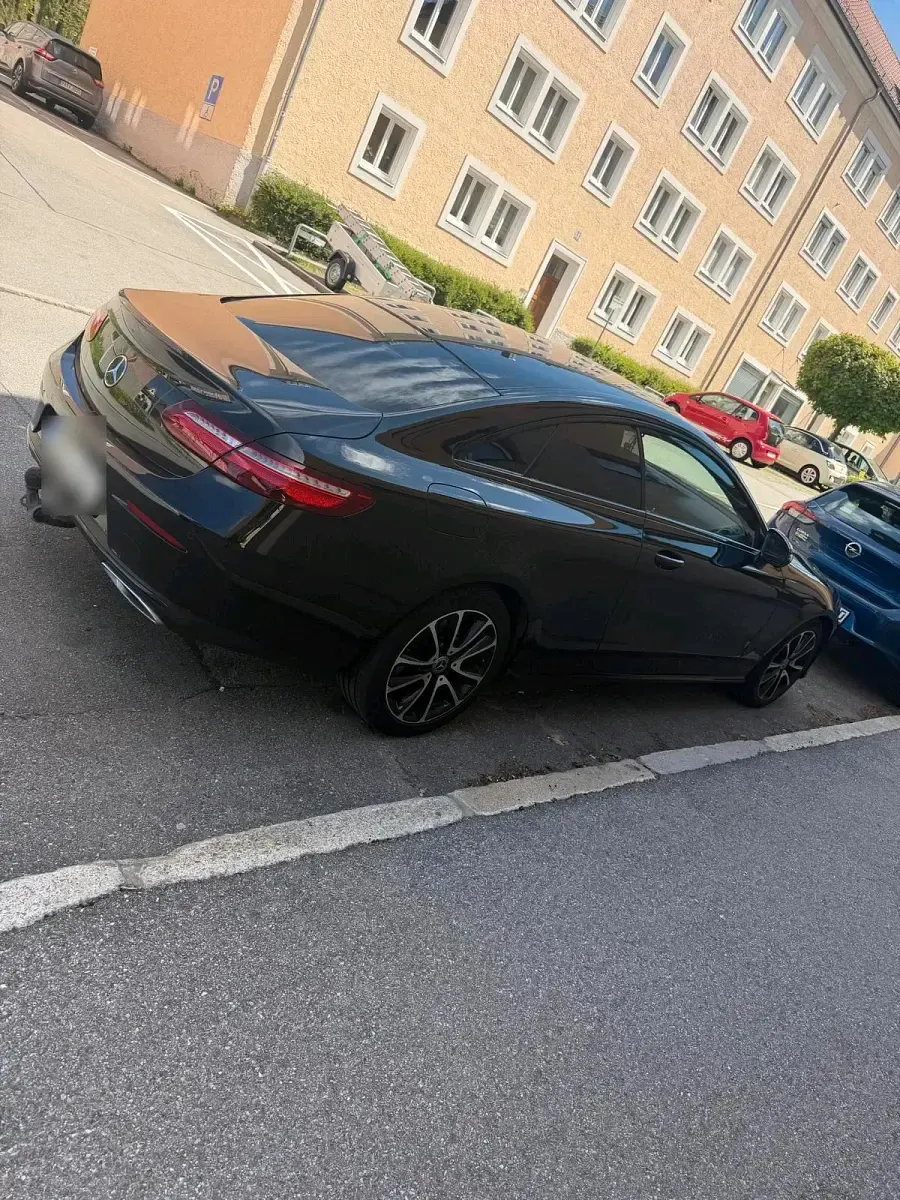 Gebraucht Mercedes E220 194 PS (142 kW) 2019 Schwarz Coupé