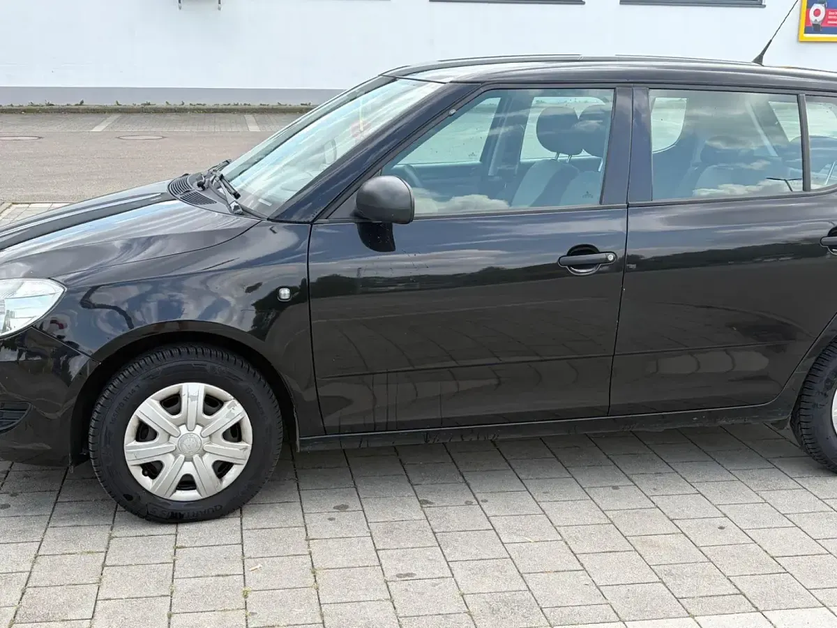 Gebraucht Skoda Fabia Active 60 PS (44 kW) 2012 Schwarz Kleinwagen
